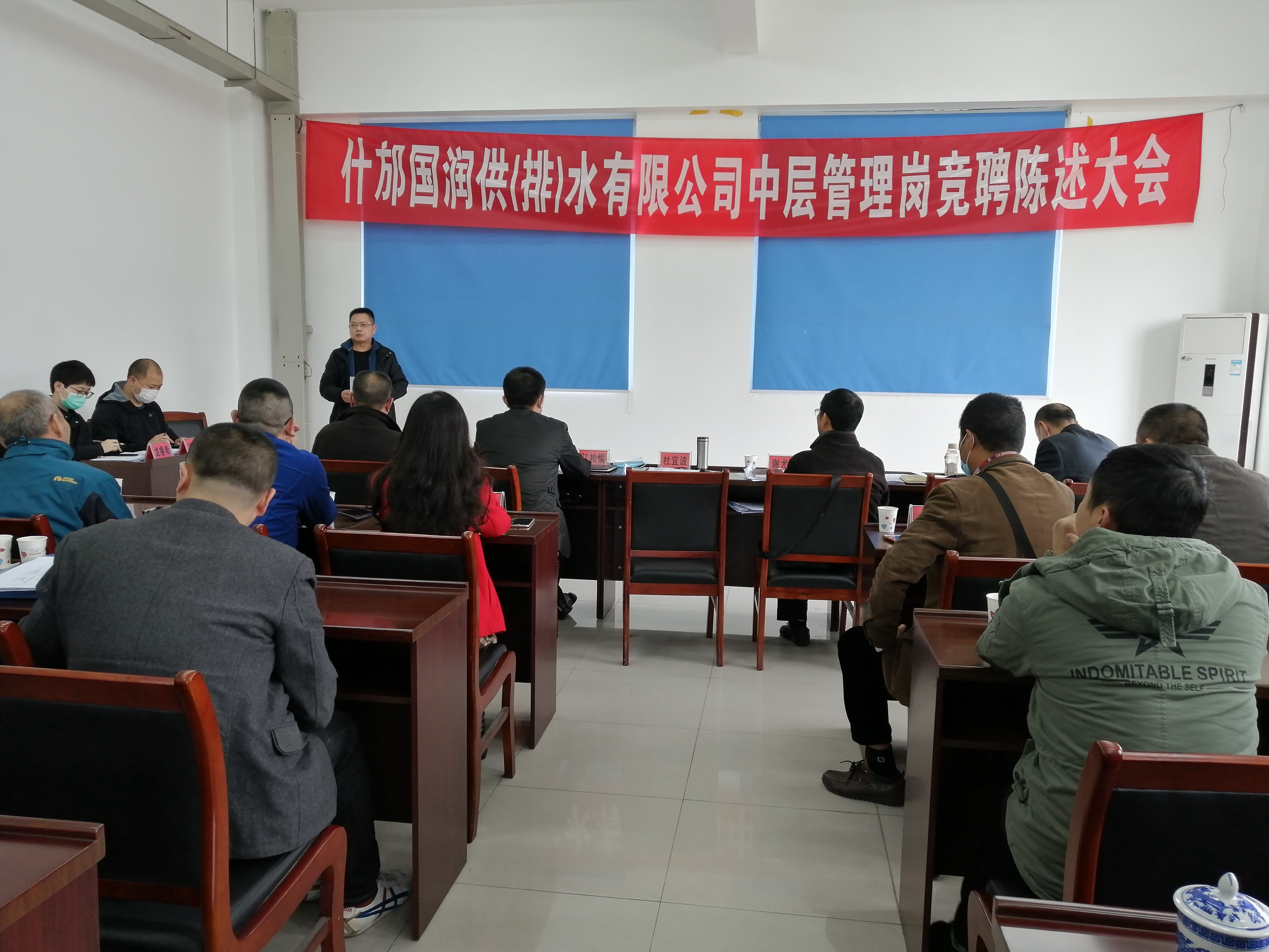 1��չʾ���� &nbsp;ӵ�����롱��Ϊ���������������³�����������ʱ���˲Ų��ӽ�����4��3����ʲ�����󹩣��ţ�ˮ���޹�˾ƾ�ݡ����桢�������������������š���ԭ�����ٿ��в������ھ�Ƹ���������ʲ����˾���³����˲�����˾�쵼���ӡ��в�������Ա��Ա���������뱾�μ�����